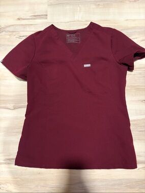 FIGS Catarina One-Pocket Scrub Top Burgundy